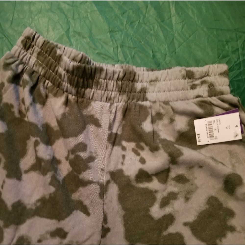 NWT GUNS AND ROSES CAM0 LOUNGE PANTS - Picture 4 of 5